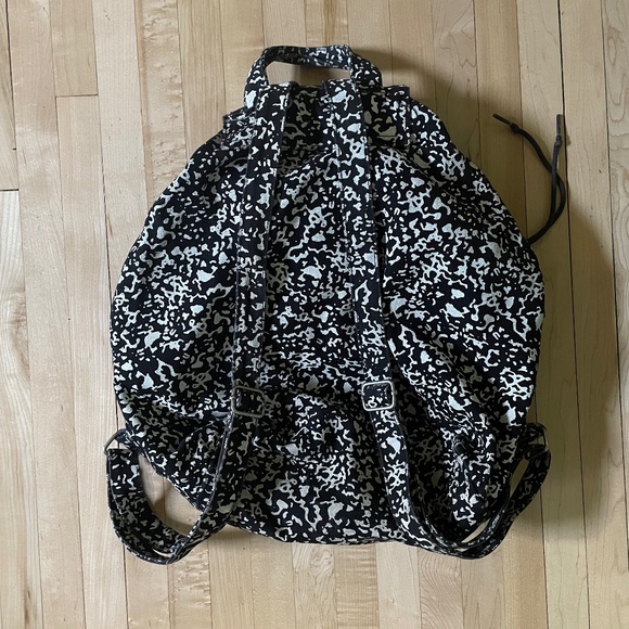 Baggu drawstring backpack in Static print - Picture 11 of 14